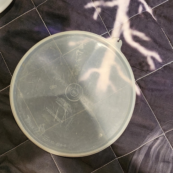 Tupperware Round Plastic Container - Picture 2 of 6